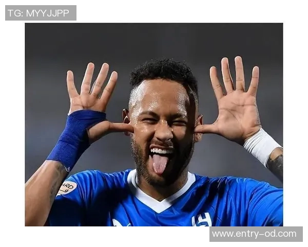 媒体人解读杨立瑜竖大拇指事件背后的真实情感与球迷互动的误解