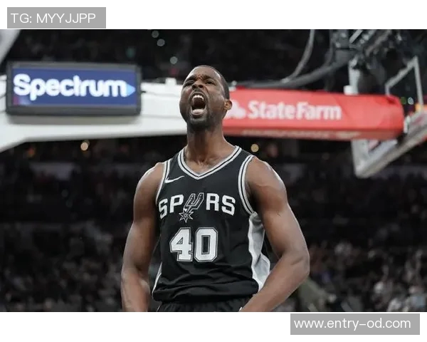 巴恩斯称赞文班拼劲为球队注入活力吸引防守助力进攻提升